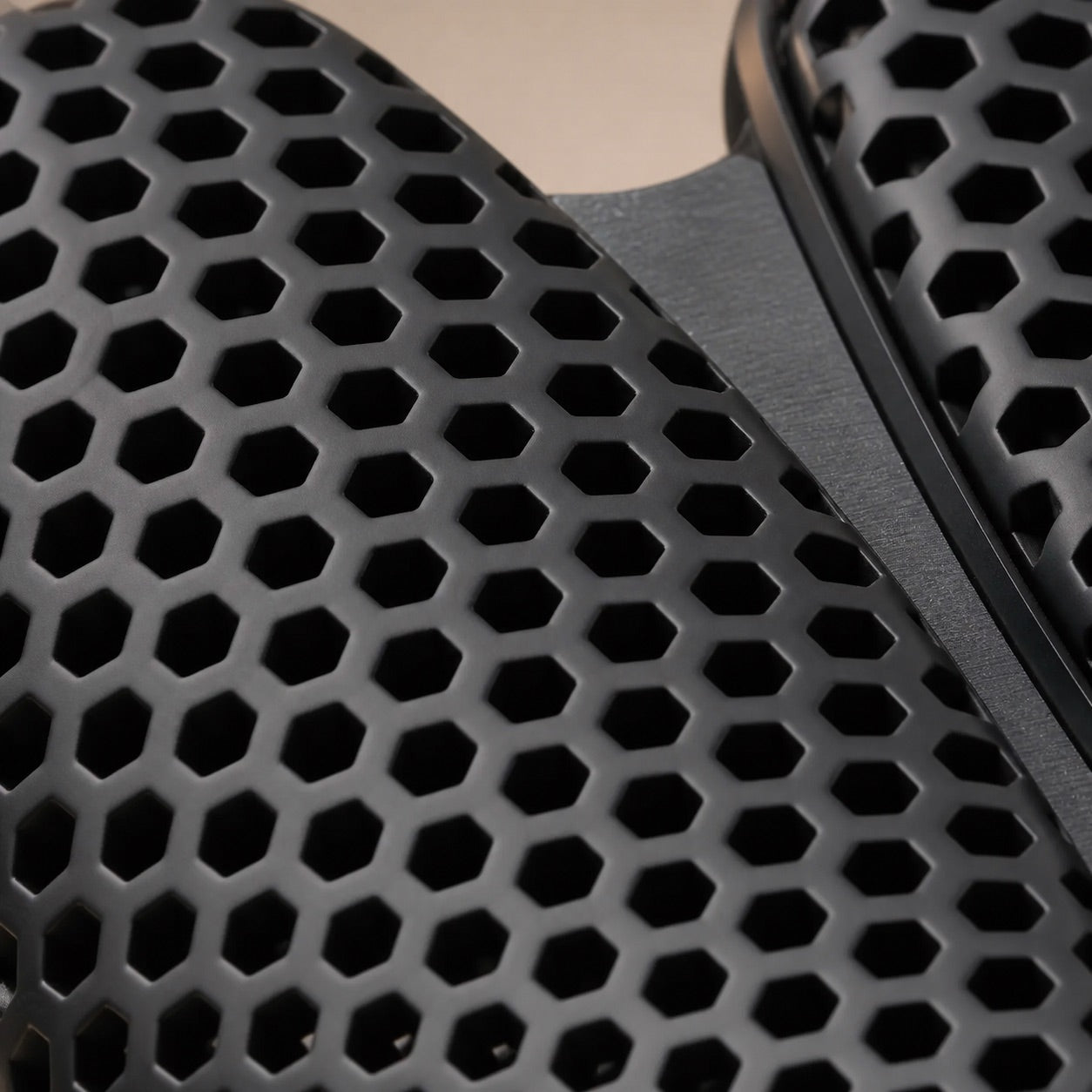Structure en treillis ouvert de la selle Sadelio 3D en gros plan